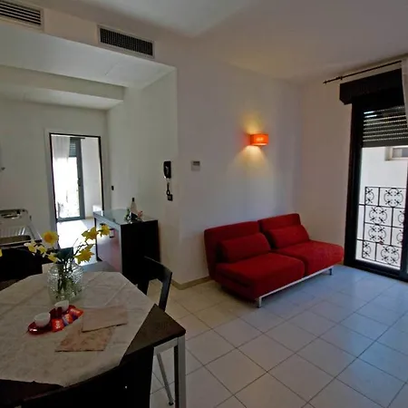 Domus 4* ريميني