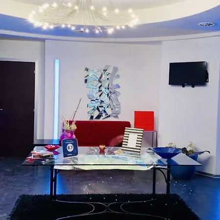 Domus מלון דירות 4*