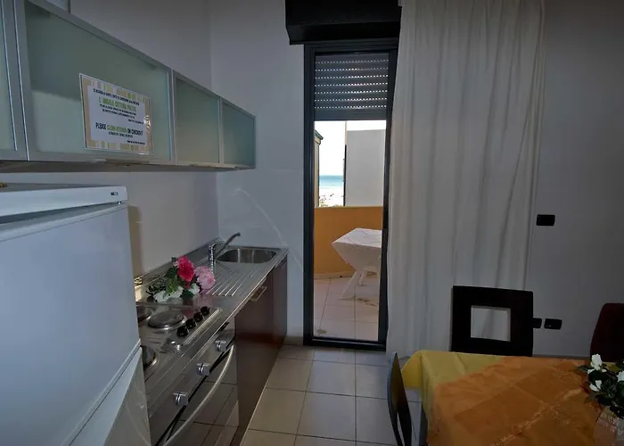 Domus 4* ريميني