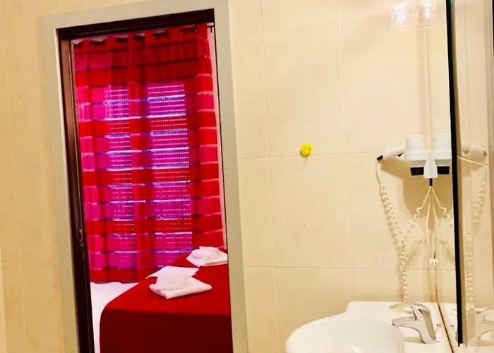 Domus מלון דירות 4*