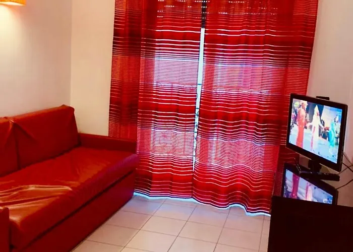 מלון דירות Domus 4*