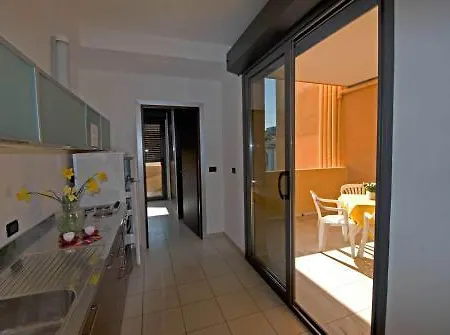 Residence Domus 4* Римини
