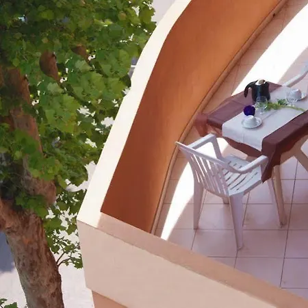 Residence Domus 4* Римини